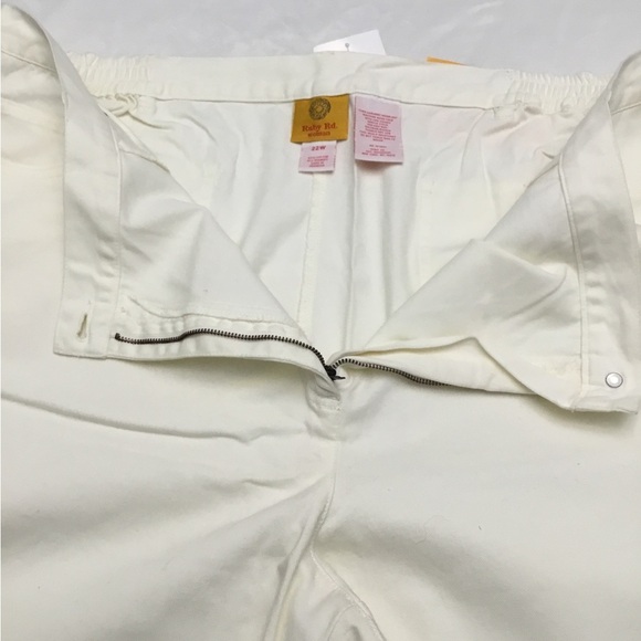 Ruby Rd. Women's Cropped Cream Jeans - Picture 12 of 16